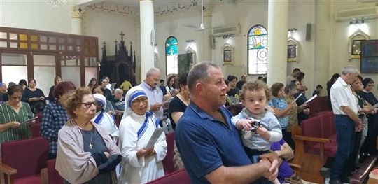 Христиане на молитве в приходе Святого Семейства в Газе