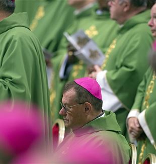 Монсеньор Пецци во время Синода епископов. Фото: Alessia Giuliani/Catholic Press Photo