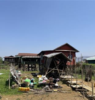 Первая помощь AVSI в деревне рядом с озером Инле. Фото: AVSI