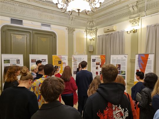 Экскурсия по выставке в «Покровских воротах»