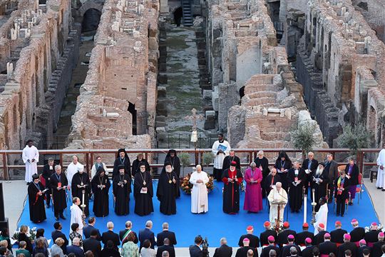 Экуменическая молитва в Колизее, 28 октября 2025 года. Фото: Catholic Press Photo