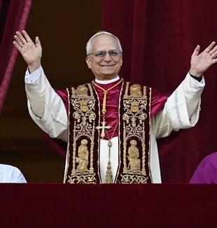 Первое появление папы ЛьваX IV на балконе собора Св. Петра в Ватикане. Фото: Vatican Media / Catholic Press Photo